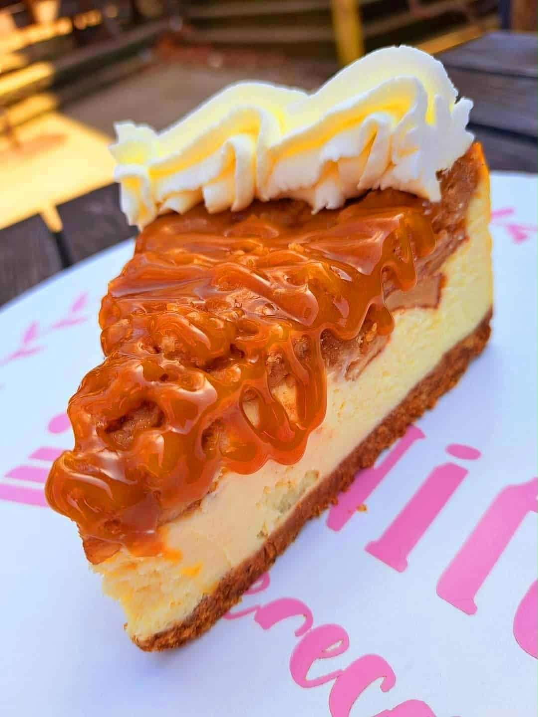 Caramel-Apple-Cheesecake