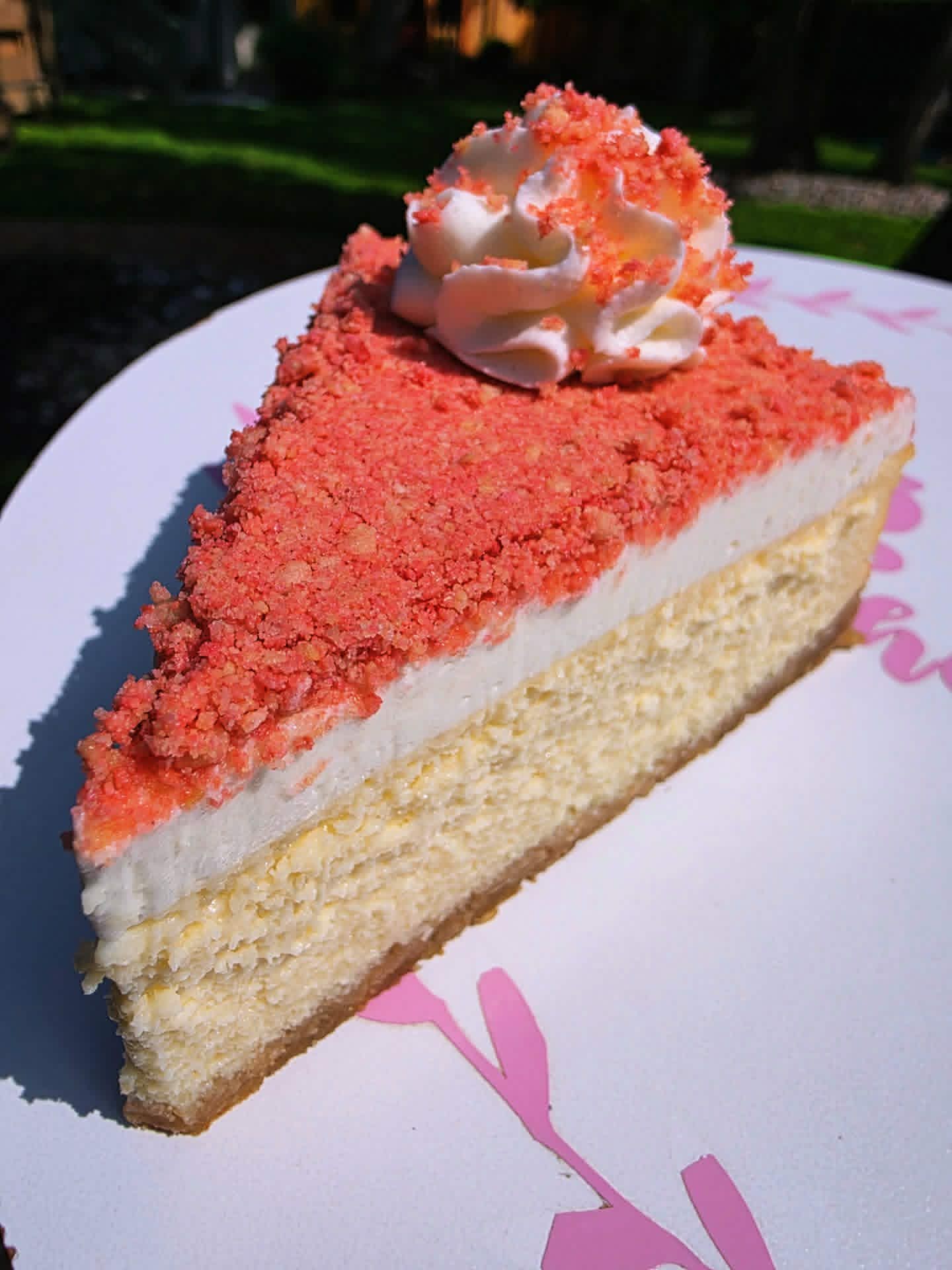 Classic-Strawberry-Crunch-Cheesecake