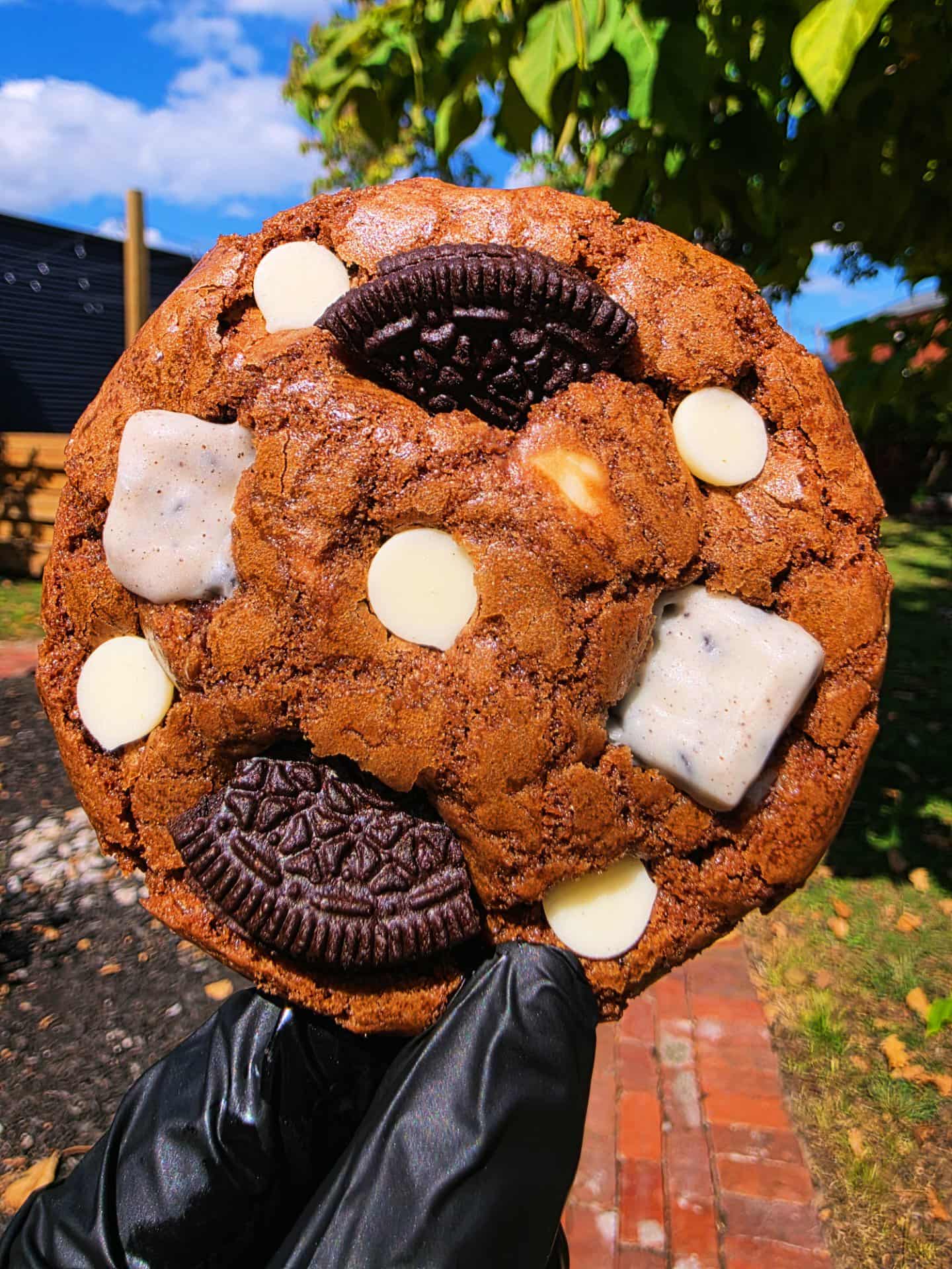 Cookies-N-Creme-Cheesecake-Filled-Cookie