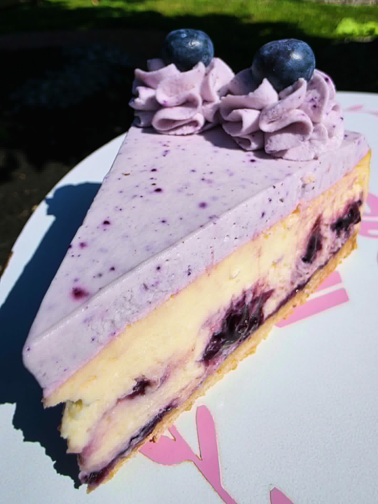 Lemon-Blueberry-Crumble-Bar-Cheesecake