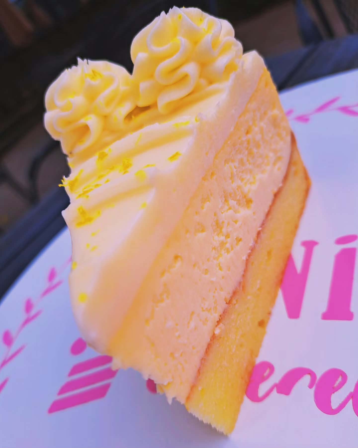 Lemon-Pound-Cake-Cheesecake