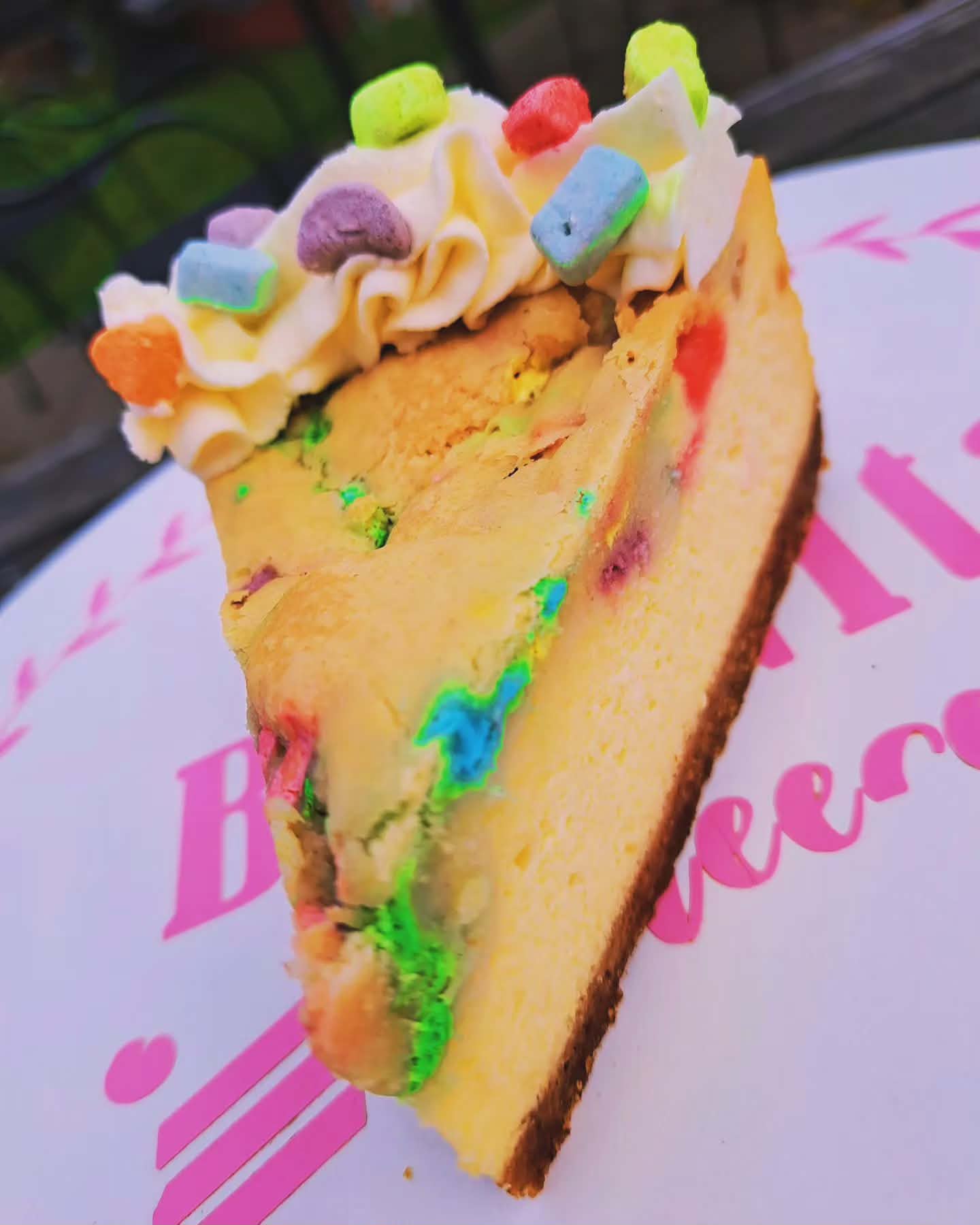 Lucky-Charms-Sugar-Cookie-Cheesecake