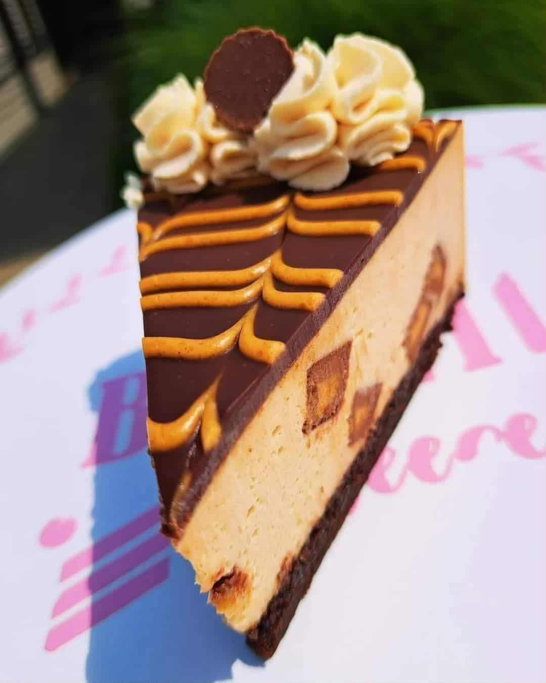Reese's-brownie-bottom-cheesecake
