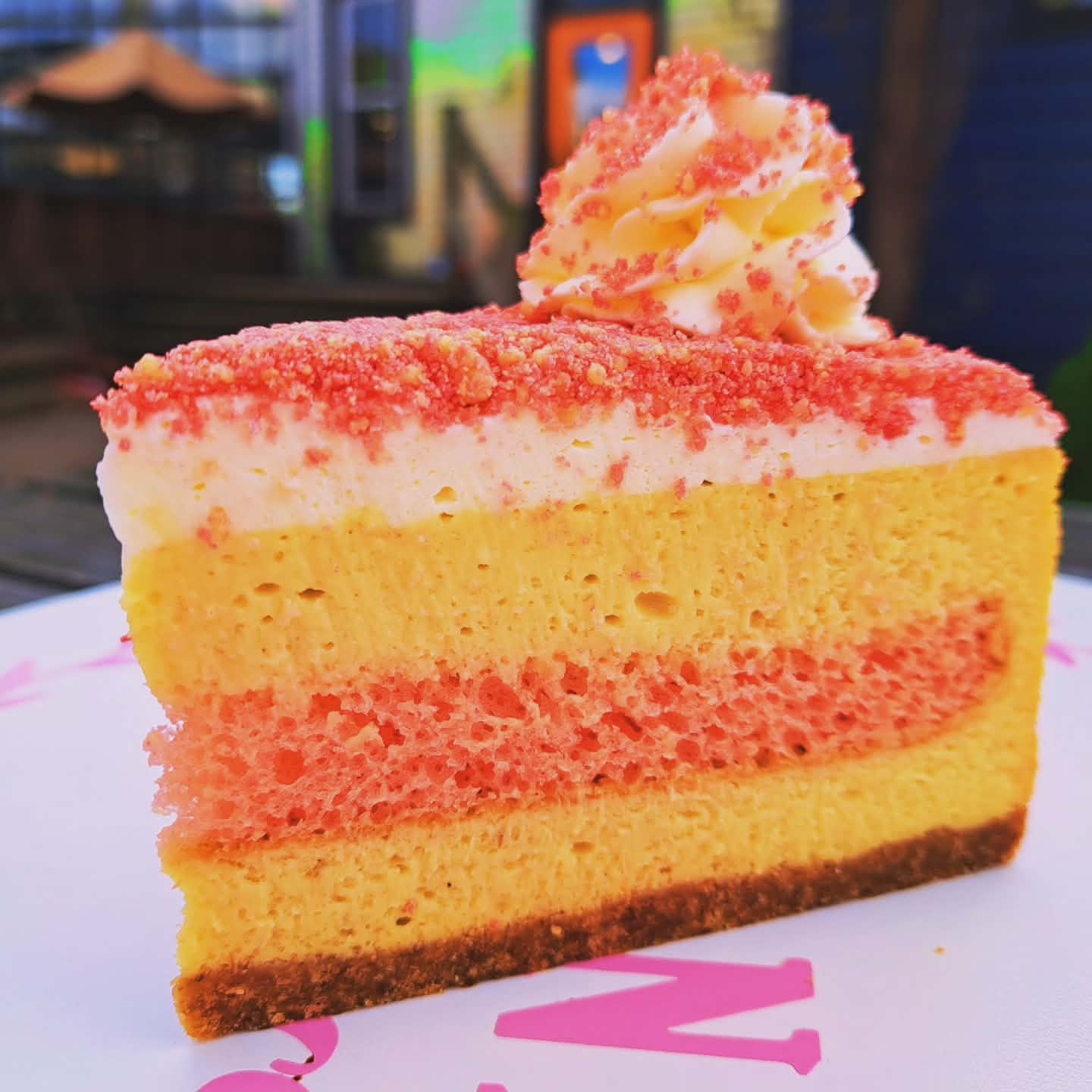 Strawberry-Banana-Pudding-Crunch-Cheesecake