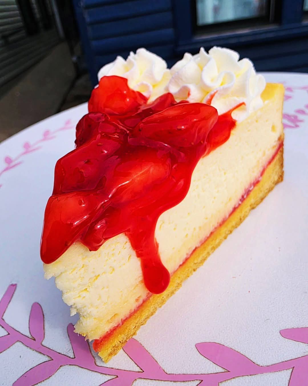 Strawberry-Ooey-Gooey-Cheesecake