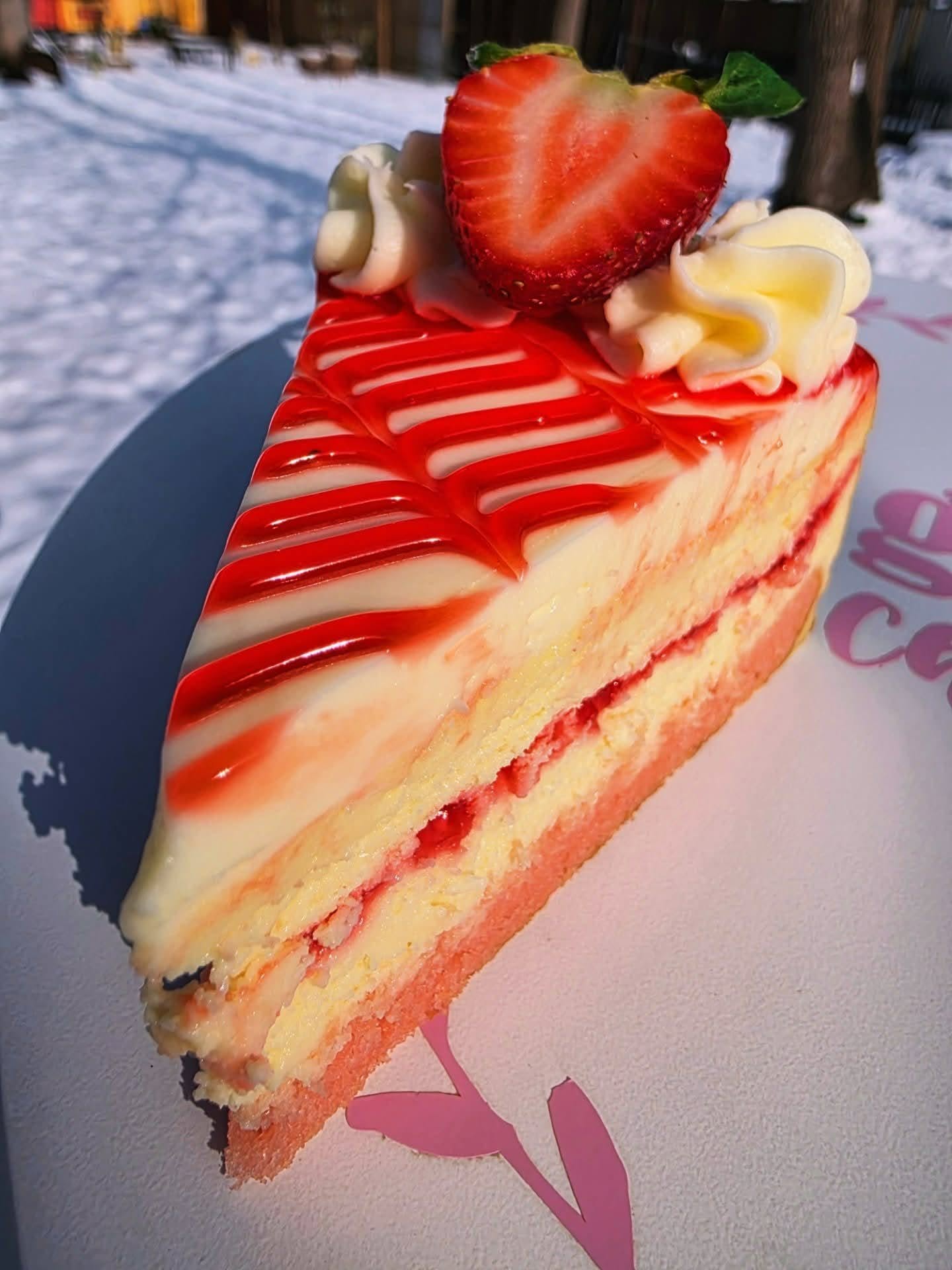 White-Choc-Strawberry-Cake-Cheesecake