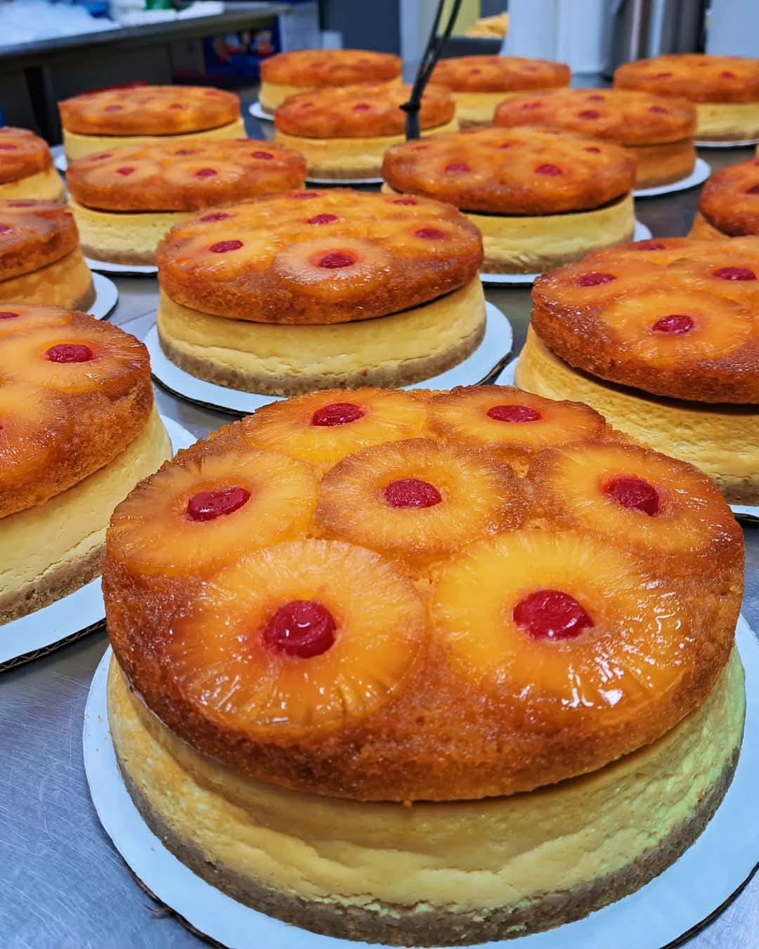 Whole-Pineapple-Upside-Down-Cheesecake