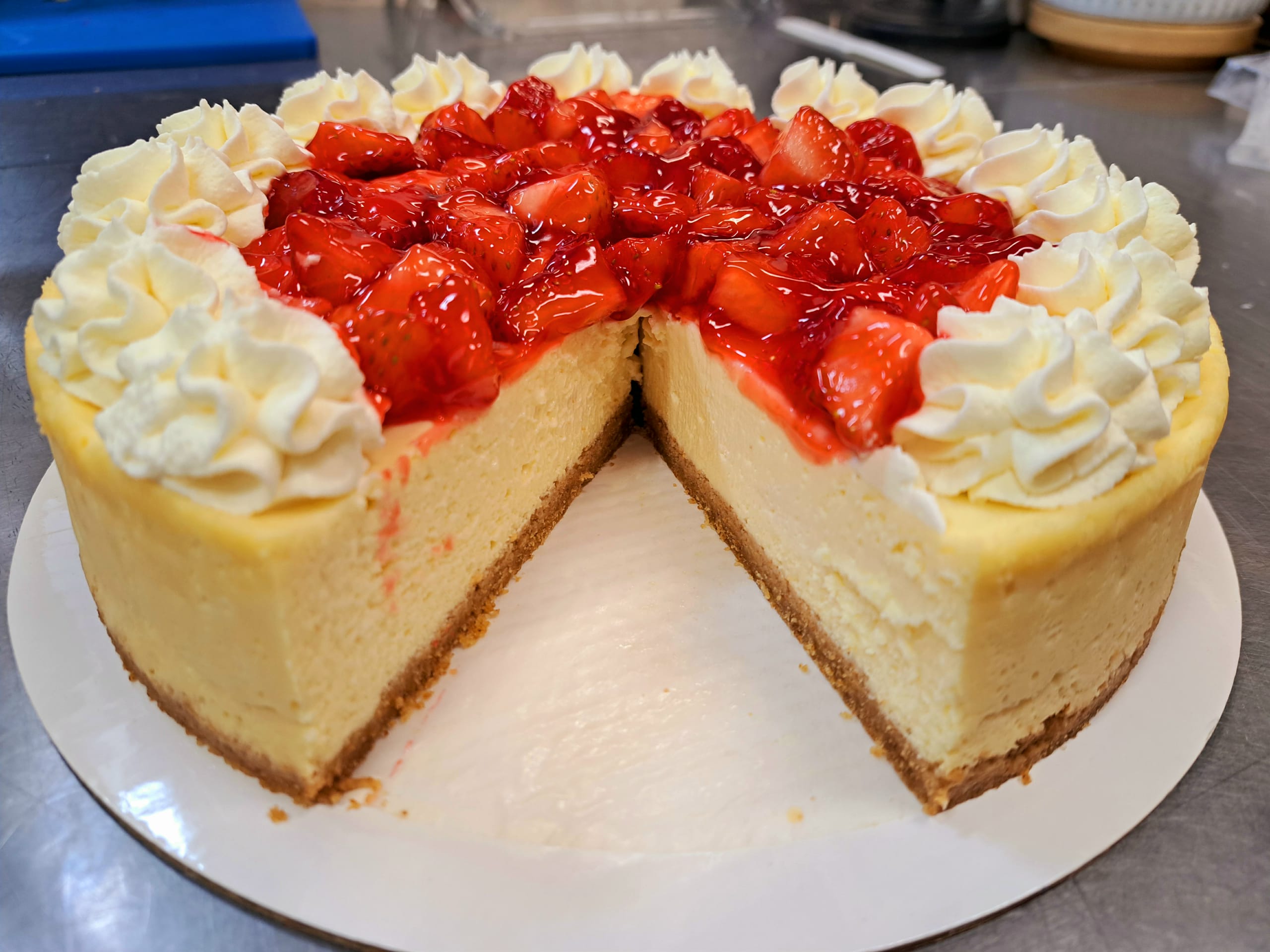 Whole-Vanilla-Glazed-Strawberries-Cheesecake
